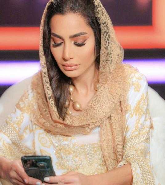 بسمة وهبة: «عزيزي الحجاب اشتقت إليك»