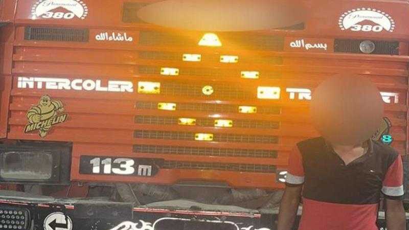 ضبط قائد سيارة نقل اصطدم بأخرى في القاهرة