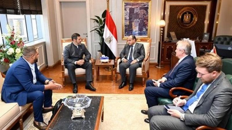وزير الصناعة يناقش تفاصيل تصدير المنتجات المصرية إلى دولة تتارستان