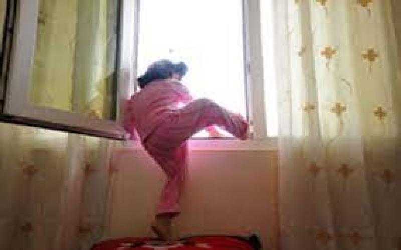 إصابة طفلة إثر سقوطها من علو بالشرقية