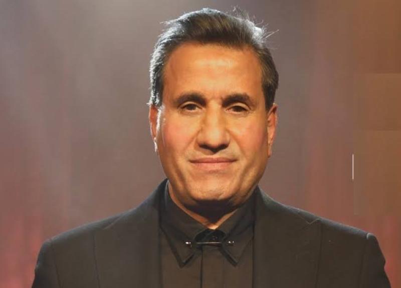 بعد وفاة والدته.. أحمد شيبة يأم المصلين في العشاء .. فيديو