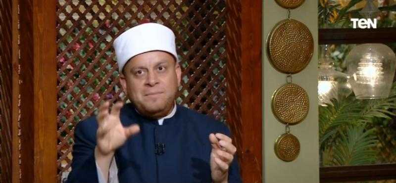 أزهري يكشف السبب وراء تقديم محتوى سيِّئ على السوشيال ميديا.. فيديو