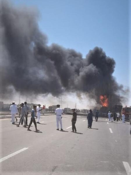 بالأسماء .. إصابة 3 أشخاص في حريق شاحنة نقل مواد بترولية بالضبعة