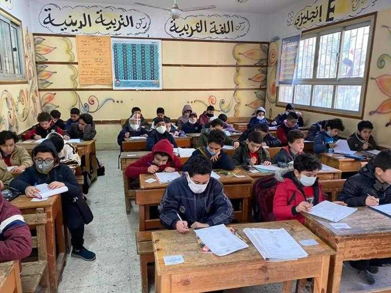 حقيقة تأجيل المدارس بعد ظهور المتحور الجديد لـ كورونا - فيديو