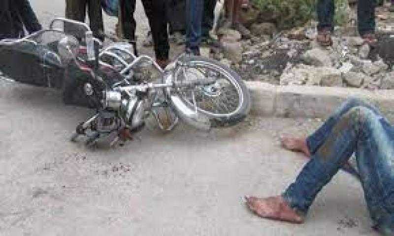 مصرع طالب اصطدم بدراجته النارية بسيارة من الخلف بشبرا الخيمة