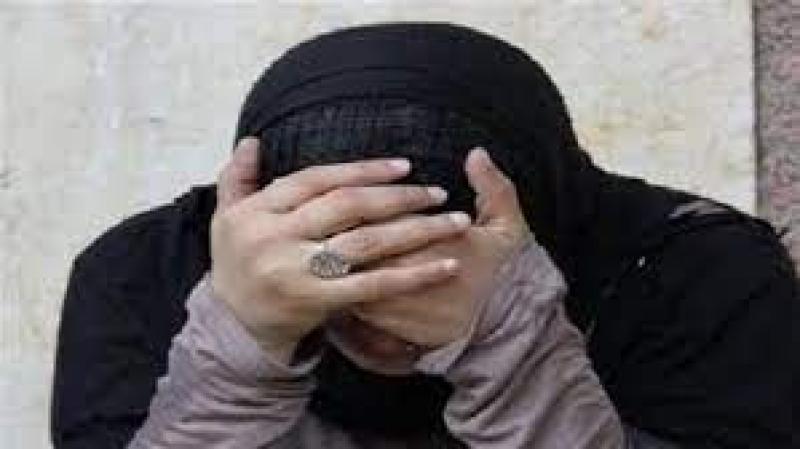 تعبيرية عن سيدة متضررة