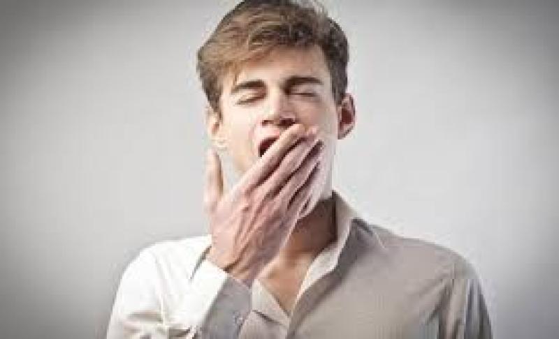 هل كثرة التثاؤب عند قراءة القرآن أو الرقية الشرعية دليل على الحسد أو السحر؟