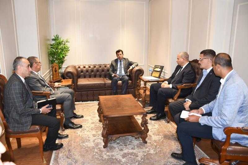 أشرف صبحي يلتقي رئيس اتحاد الطائرة لبحث استعدادات مصر لاستضافة بطولة إفريقيا