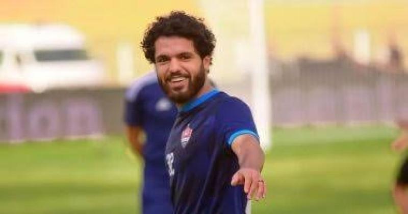 عبده يحيى يعلق على صورة (القطار): عقدي مع غزل المحلة لا يكفي لشراء سيارة