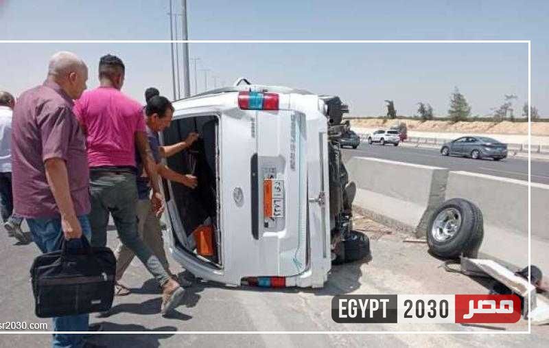 مصرع وإصابة 16 شخص في انقلاب ميكروباص بطريق أسيوط الغربي