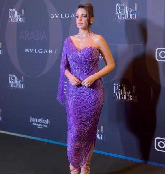 بفستان أسود أنيق.. درة تخطف الأنظار في أحدث ظهور لها