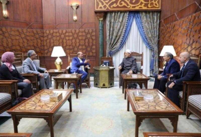 الإمام الأكبر يستقبل هشام بدر المشرف العام على جائزة مصر للتميز الحكومي