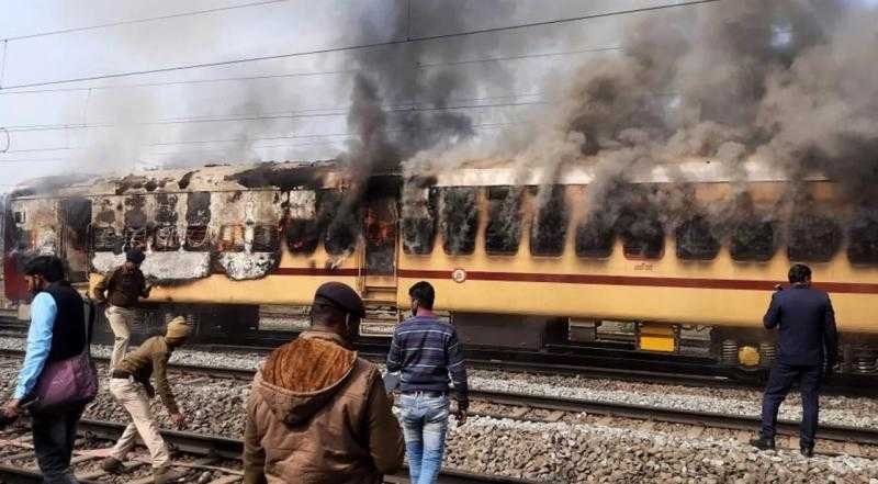 تفاصيل حريق عربة جرار قطار المنوفية