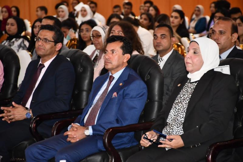 وزير الشباب والرياضة يشهد حفل تكريم الفائزين في مسابقة العهد