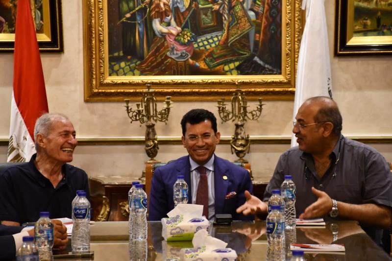وزير الرياضة يشهد اجتماعًا هامًا للجنة الأولمبية بحضور الدكتور حسن مصطفي
