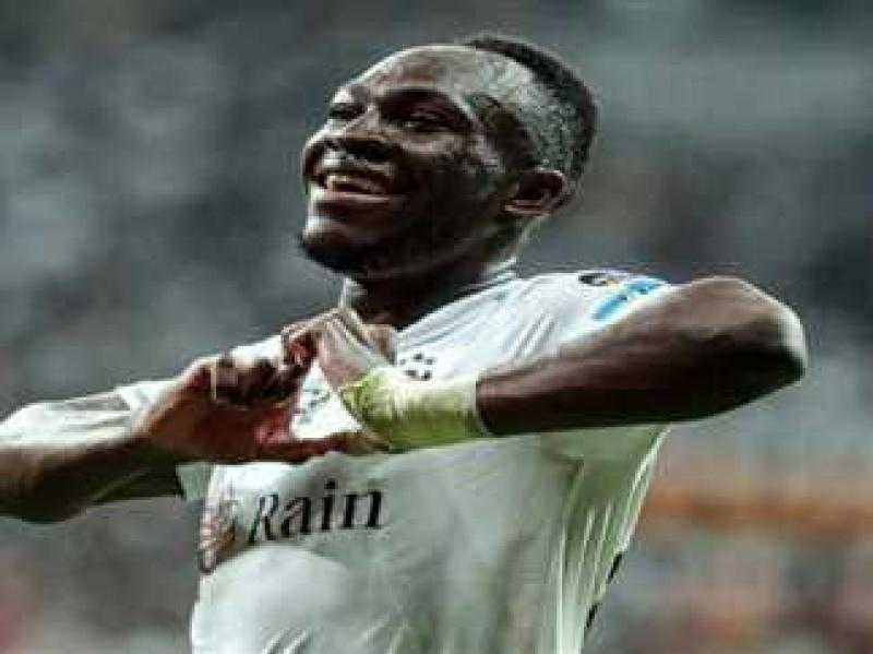 موليكا ينضم الأهلي لمدة 4 مواسم .. الكشف عن تفاصيل الصفقة