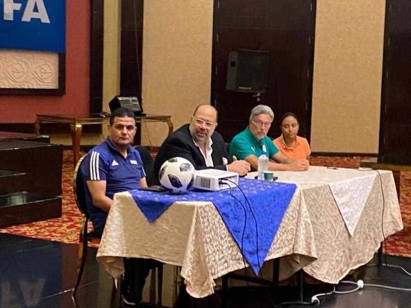 وليد العطار يجتمع بالحكام في معسكر النخبة