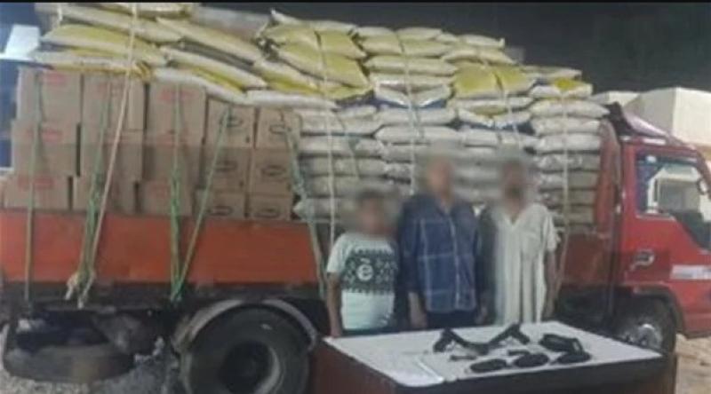 ضبط عصابة سرقة المواد الغذائية بحوزتهم 8 أطنان أرز وزيت بالجيزة