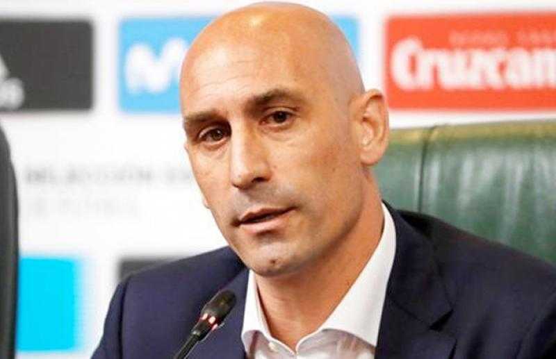 بسبب إيقاف رئيسه.. الاتحاد الإسباني يهدد الاتحاد الأوروبي بالانسحاب