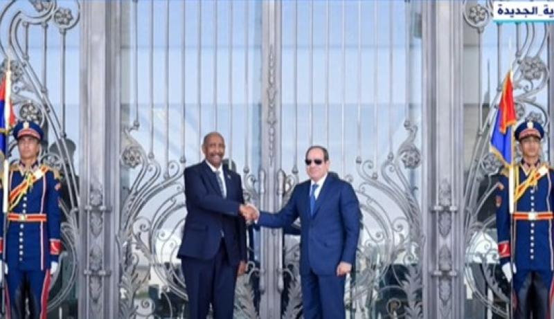 البرهان يشيد بحسن استقبال السودانين في مصر