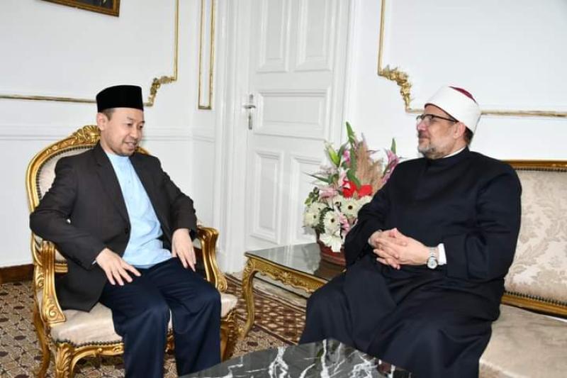 وزير الأوقاف خلال اللقاء 