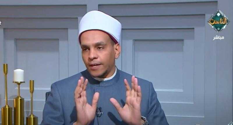 أمين الفتوى يوضح حكم قول «آمين» بعد سورة الفاتحة في الصلاة - فيديو