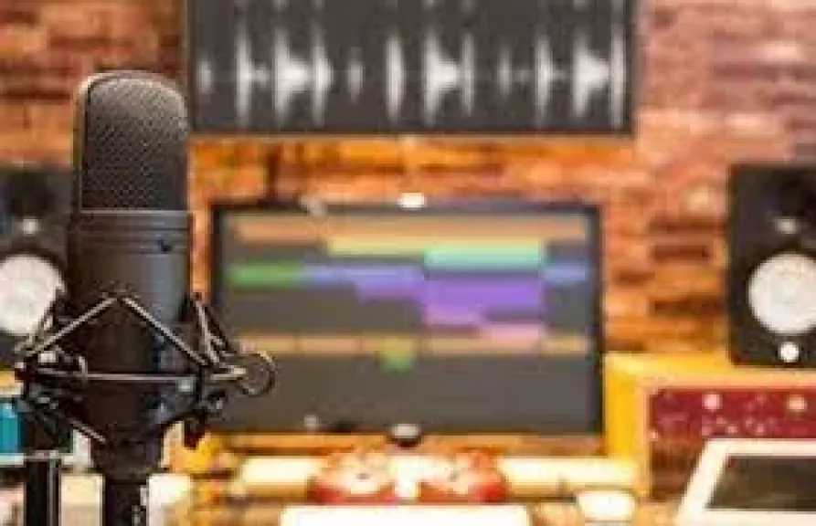 ضبط استوديو تسجيل صوتي بدون ترخيص في العجوزة