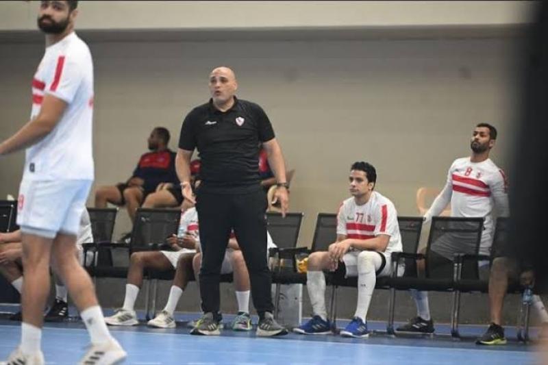 هتلر: لاعبو الزمالك تحملوا عدم صرف مرتباتهم بسبب أحمد الأحمر.. وما فعلوه في البطولة إعجاز.. فيديو