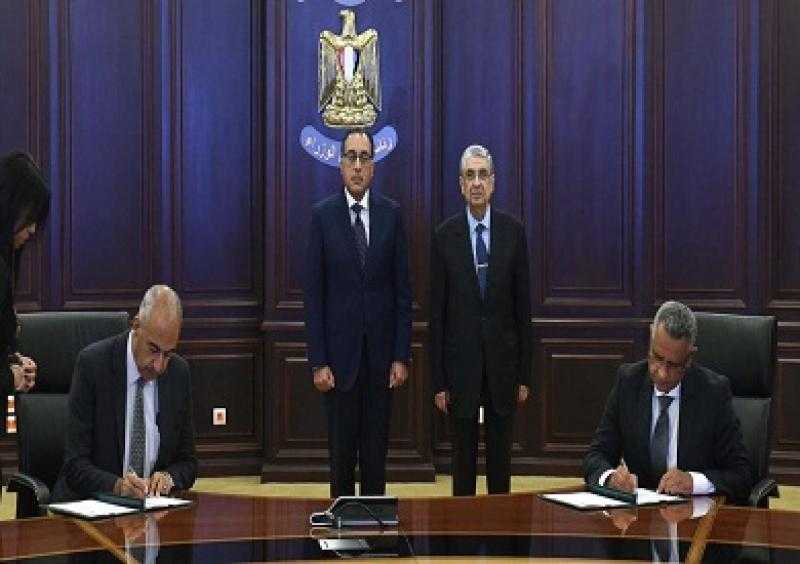 مدبولي يشهد توقيع وثيقة إتاحة الأرض لتنفيذ مشروع لإنتاج الكهرباء من الرياح غرب سوهاج