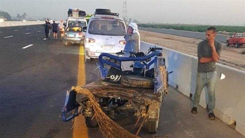 إصابة 6 أشخاص في تصادم تروسيكل وميكروباص بالطريق الأوسطي
