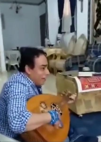 قارئ القرآن على نغمات العود