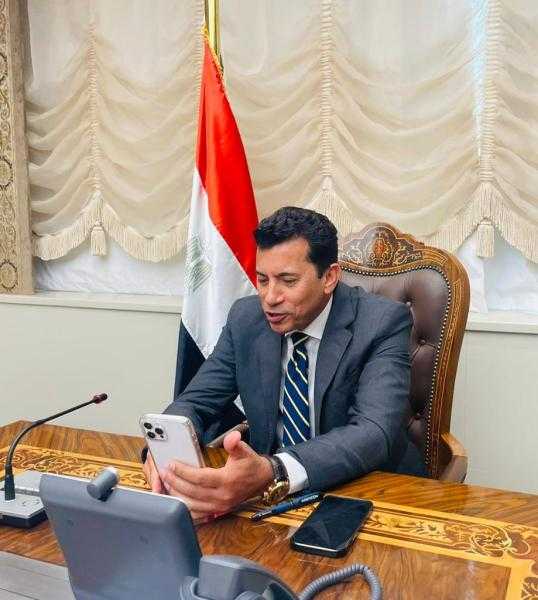 وزير الرياضة يهنئ منتخب للسلة بتحقيقه الفوز على الأردن بكأس العالم