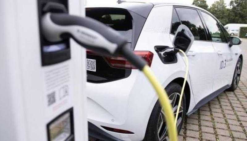 الحكومة: حريصون على جذب الشركات العالمية لتوطين صناعة السيارات الكهربائية