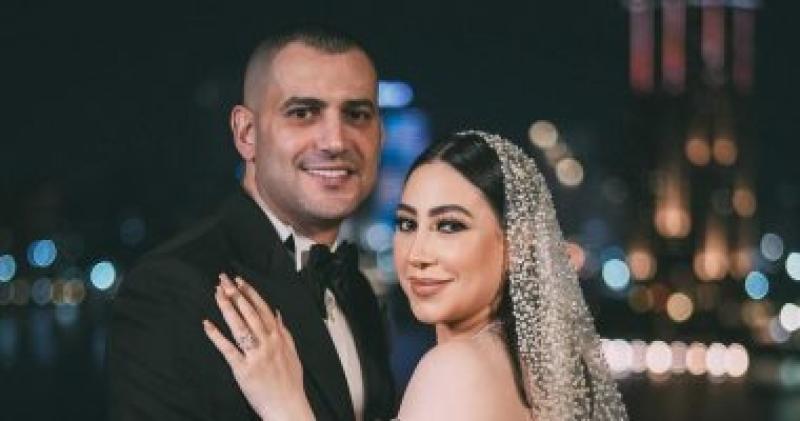المطربة بوسي وعريسها