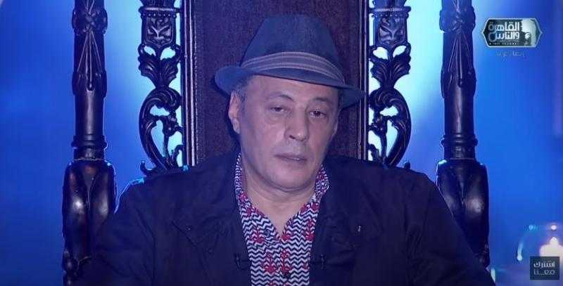 وصول جثمان شقيق عمرو عبدالجليل إلى مسجد المدينة المنورة بالمعادي لصلاة الجنازة