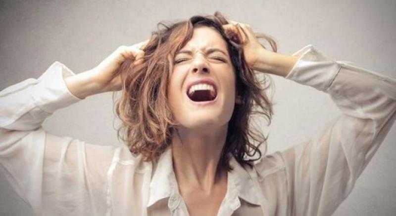 يجب التدخل النفسي.. حسام موافي يكشف أسباب العصبية الزائدة