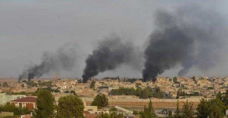 شاهد.. اشتباكات عنيفة قرب أكبر قاعدة أمريكية في سوريا