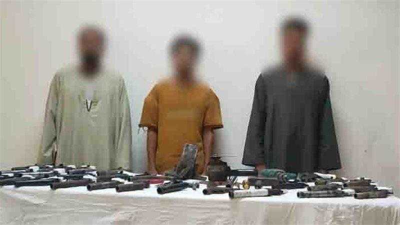 حبس 3 أشخاص بتهمة الإتجار بالأسلحة النارية في بني سويف