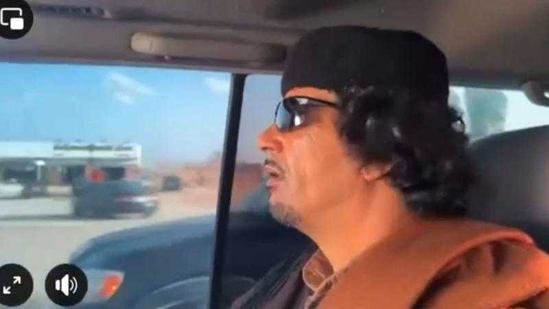بالفيديو.. شبيه القذافي يشعل السوشيال ميديا