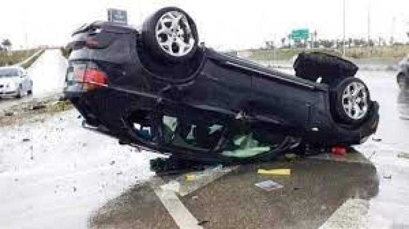 انقلاب سيارة داخل مصرف على طريق ميت غمر بالدقهلية