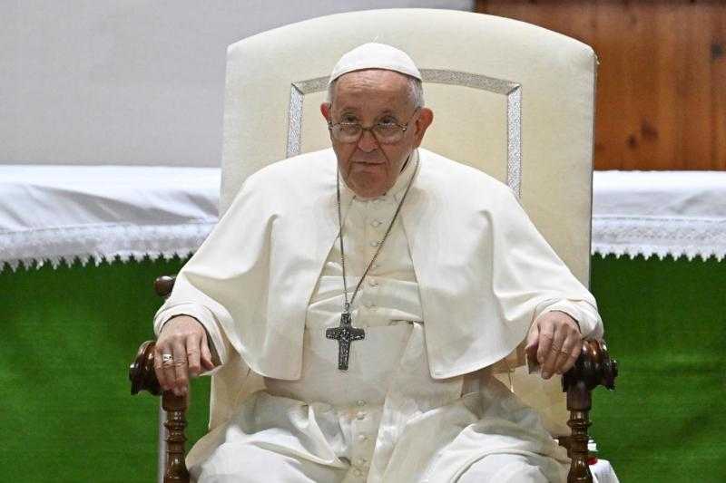 بابا الفاتيكان يلتقي زعماء دينيين في رحلته إلى منغوليا ويحيي قداسا