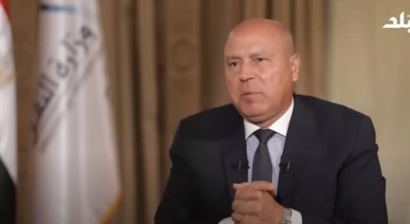 كامل الوزير: «بكيت فجرا والسيسي قالي وحياة دموعك هننجح».. فيديو