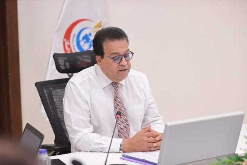 يعاني من ضمور العضلات.. عزة مصطفى تناشد وزير الصحة لإنقاذ هذه الحالة