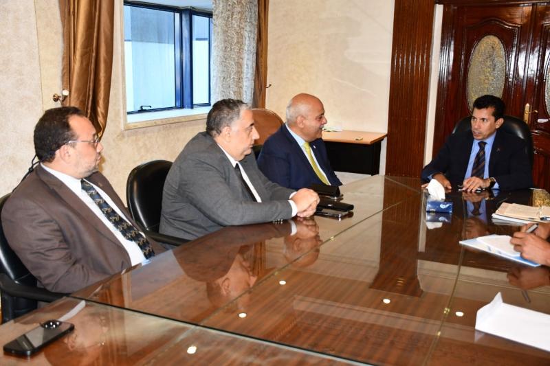 وزير الرياضة يبحث مع رئيس اتحاد الرماية استعدادت مصر لاستضافة البطولة الأفريقية الـ 16