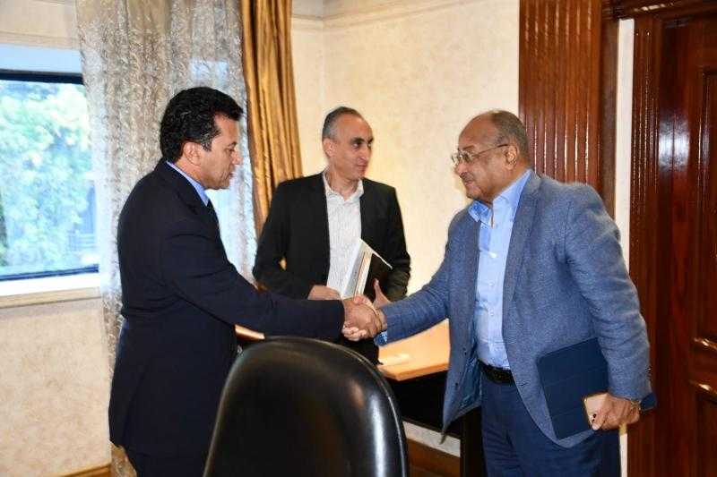 وزير الرياضة يبحث استعدادات استضافة مصر بطولة الهوكي الدولية