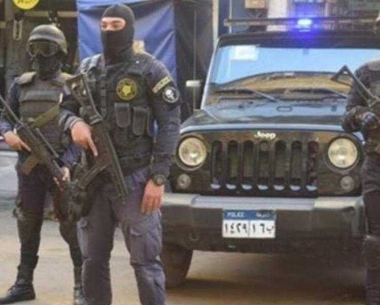 مصرع عنصر إجرامي وضبط 2 آخرين في حملات أمنية بأسوان والدقهلية