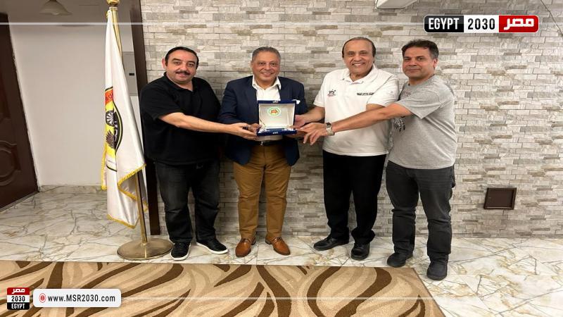 هشام فريد رفقة مسؤولي اتحاد الدارتس