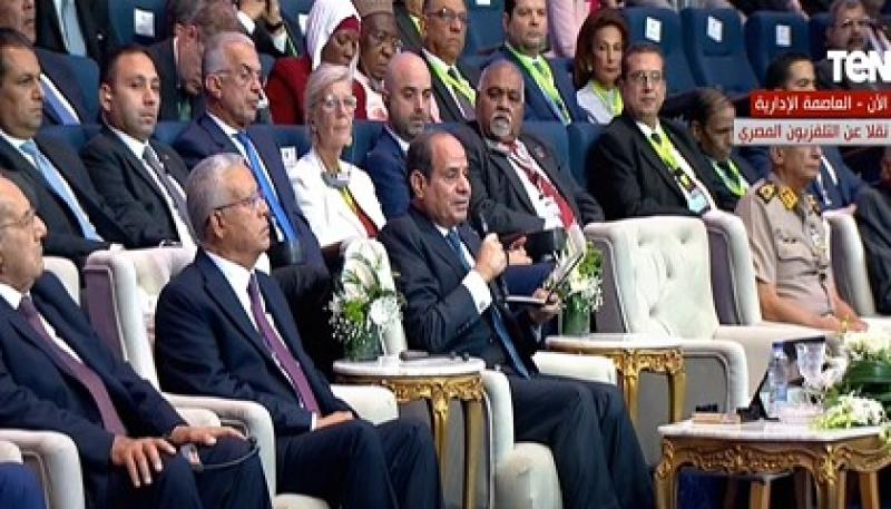 السيسي: لدينا حكومة ذكية بكل ما تعنيه الكلمة من معني.. «فيديو»