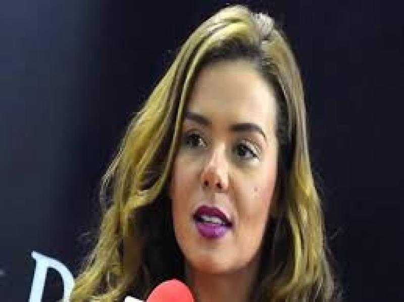 وصول الفنانة إيمي سالم لحضورها معارضتها على حكم حبسها 3 سنوات بتهمة التبديد