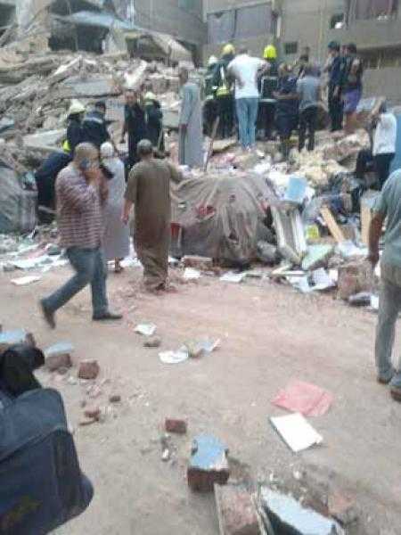 مصرع مسن وزوجته وابنهما أثناء نومهم في انهيار عقار حدائق القبة